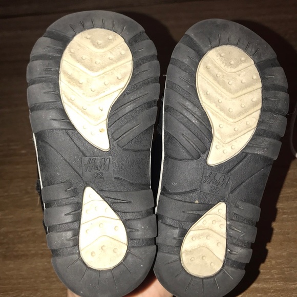 H&M Toddler black faux-leather boots. - Picture 5 of 6